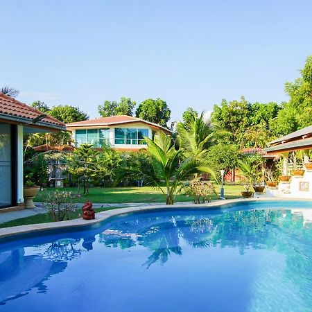 Tina'S Living Paradise - Guesthouses With Private Pool 반 페 외부 사진