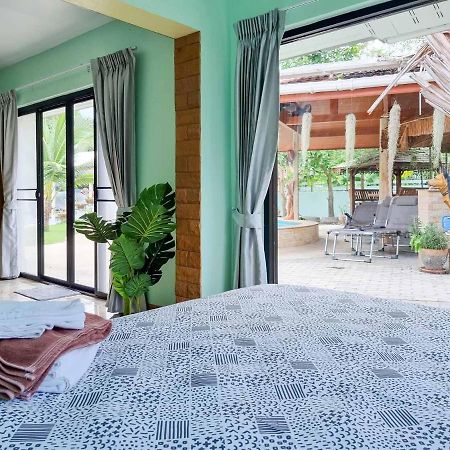 Tina'S Living Paradise - Guesthouses With Private Pool 반 페 외부 사진