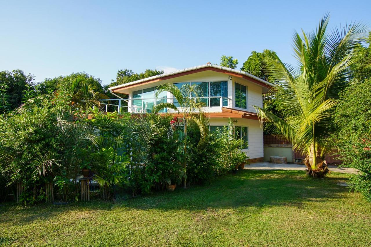 Tina'S Living Paradise - Guesthouses With Private Pool 반 페 외부 사진
