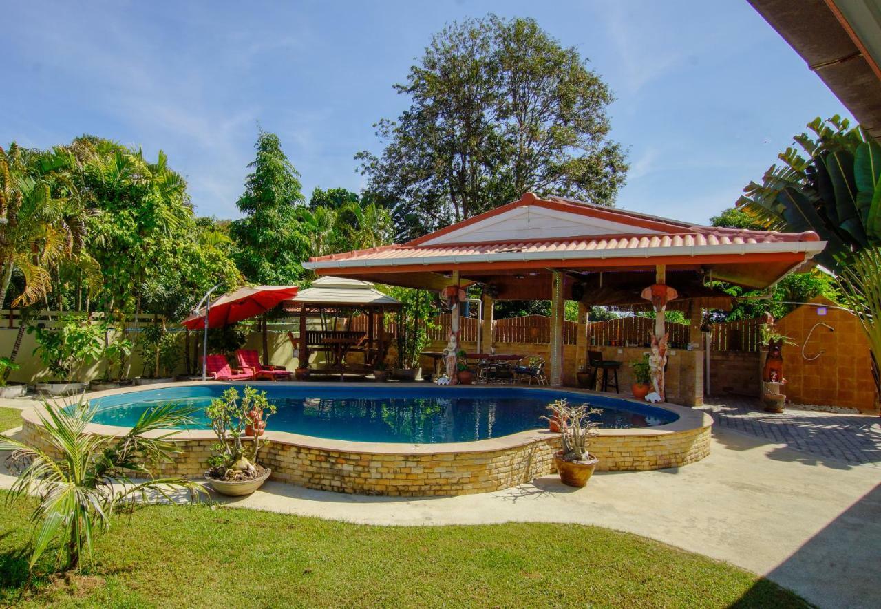 Tina'S Living Paradise - Guesthouses With Private Pool 반 페 외부 사진