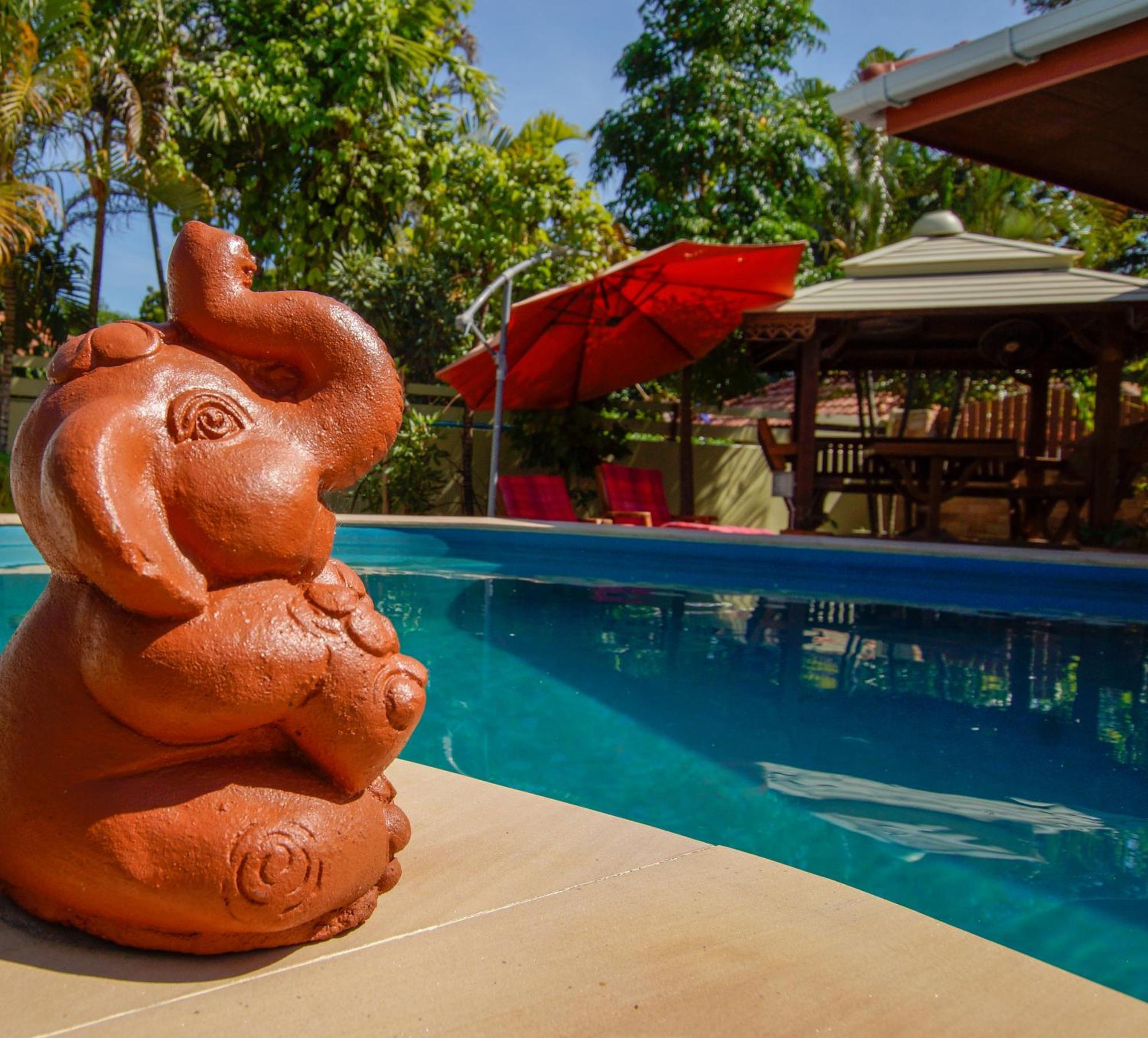 Tina'S Living Paradise - Guesthouses With Private Pool 반 페 외부 사진